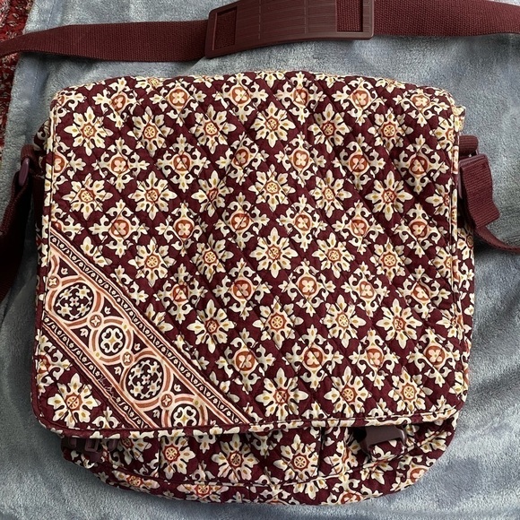 𝅺vera Bradley Satchel
